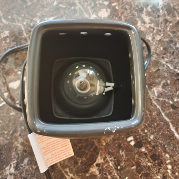 Scentsy warmer classic curve black (includes FREE bulbs & Wax of Choice) - Picture 3 of 4